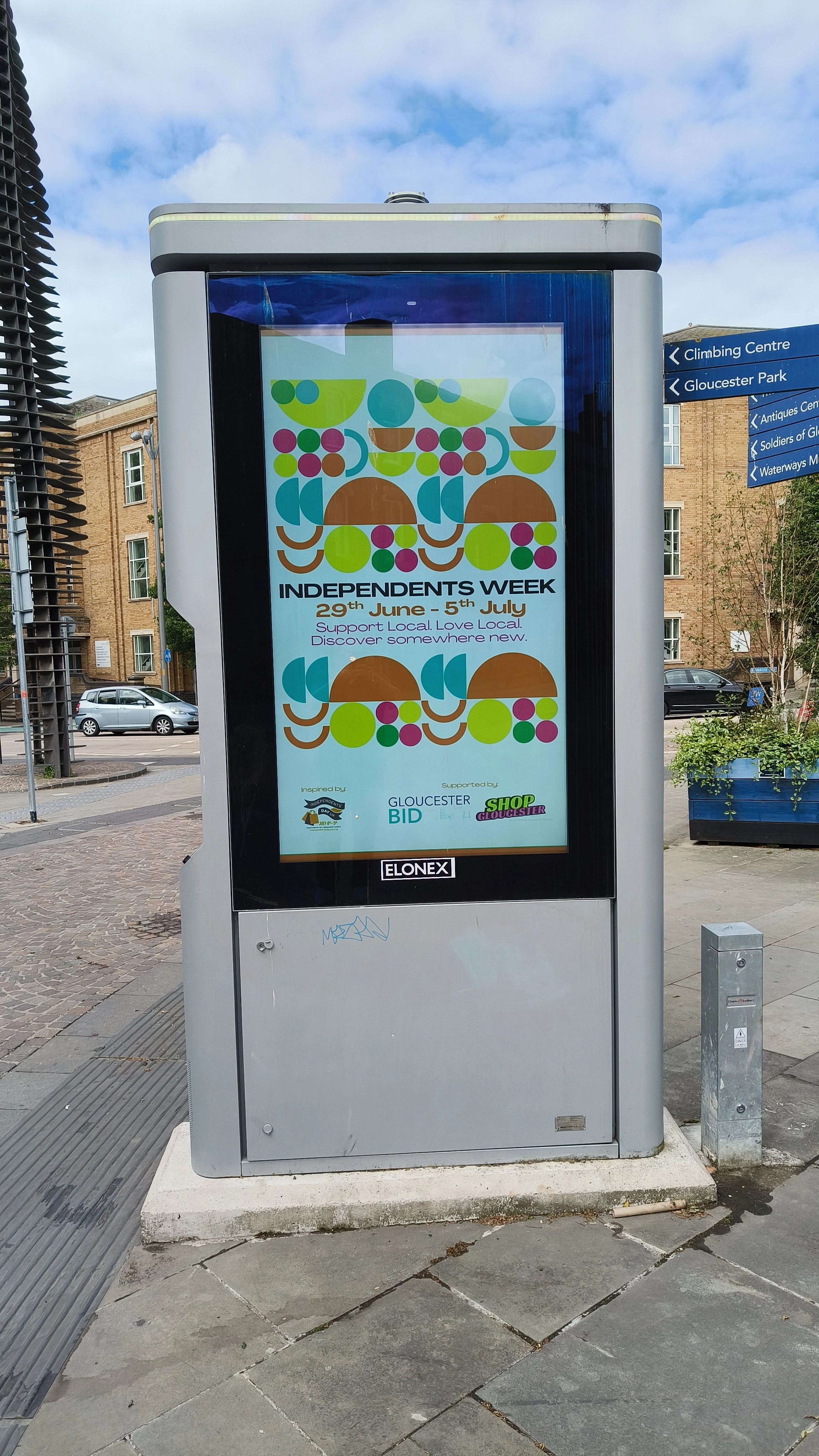 Commercial outdoor display installation