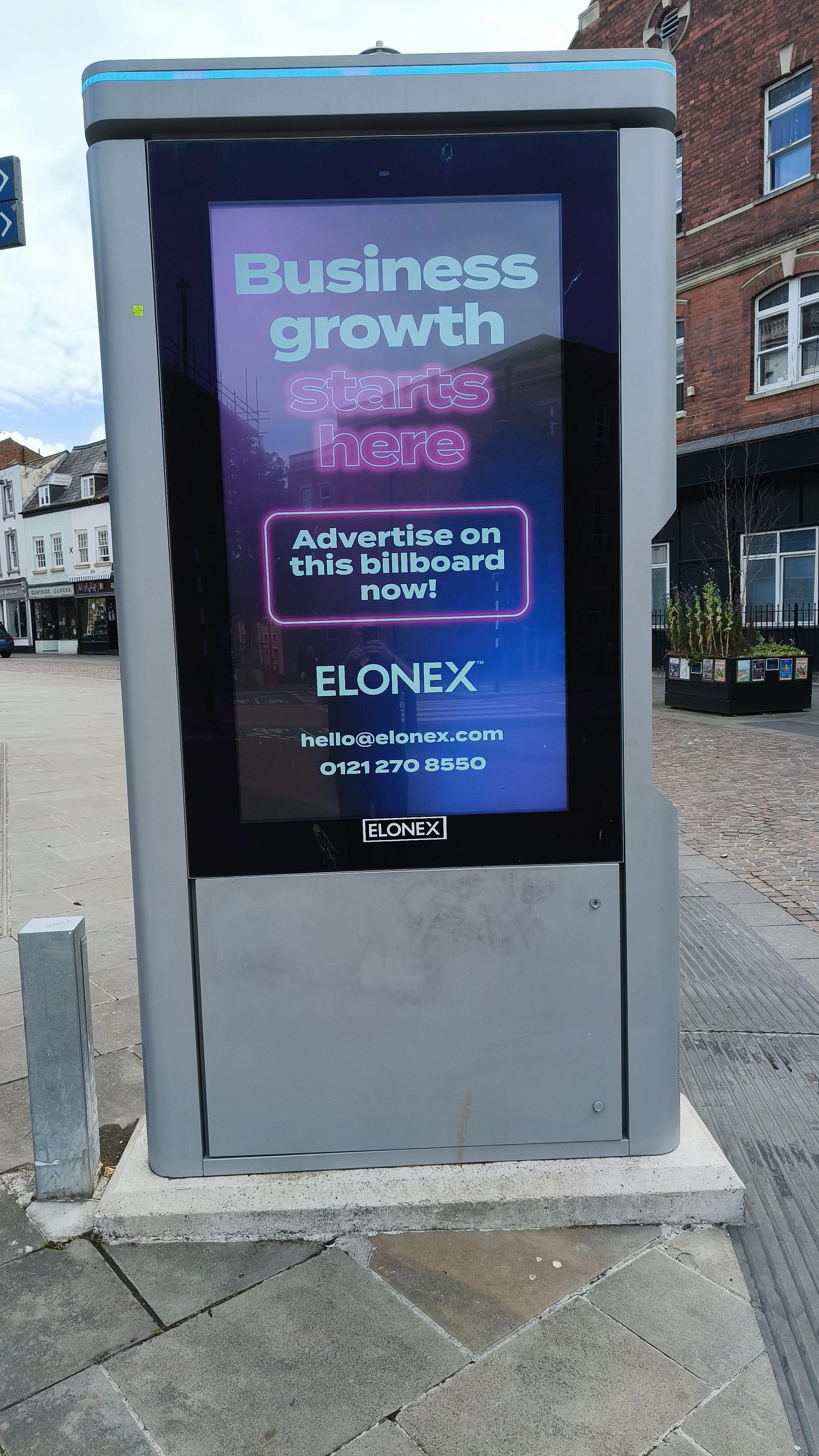 Commercial outdoor display installation