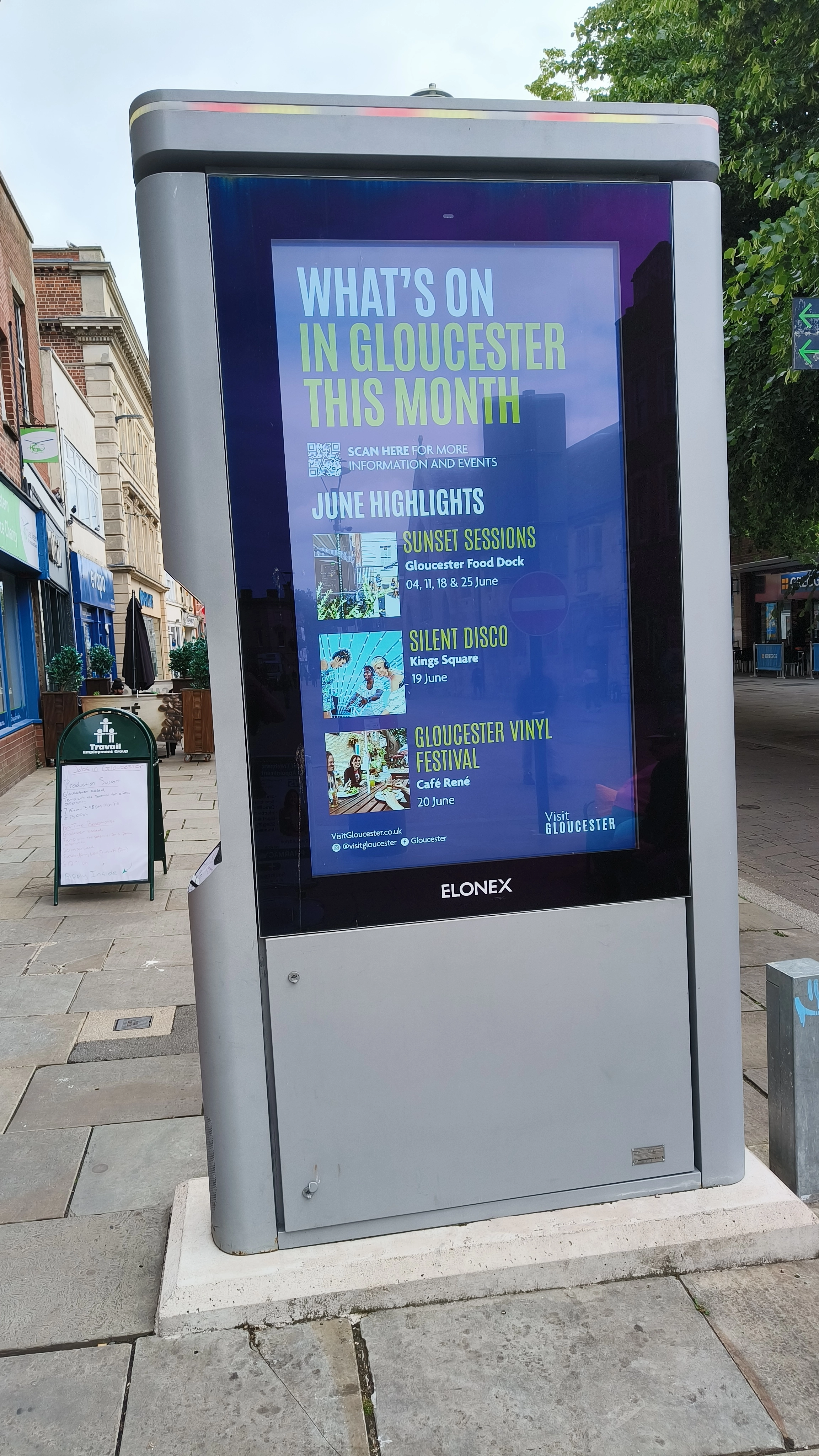 Commercial outdoor display installation