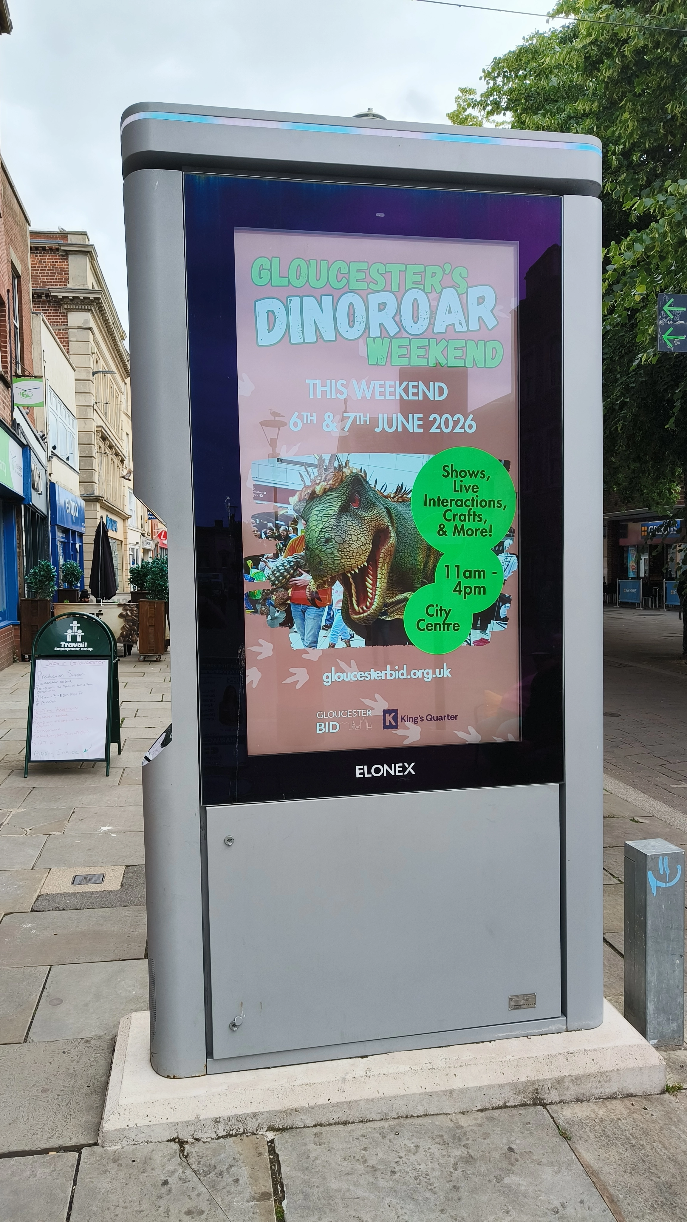 Commercial outdoor display installation